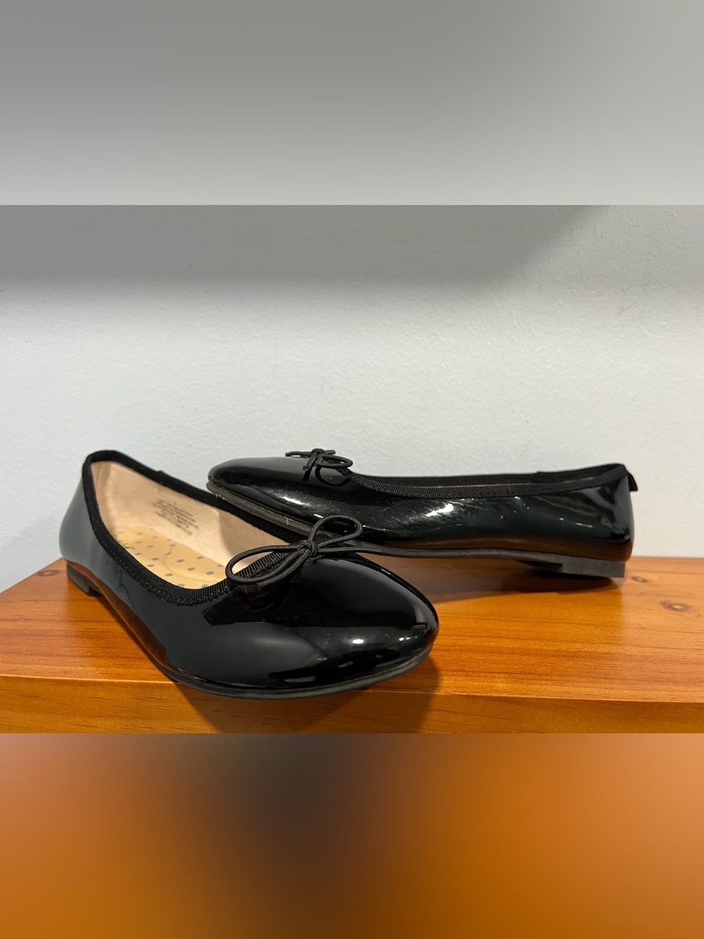 Cat & Jack Black Shiny Girls Dress Shoes with Black Bow SIZE 3 Pre Loved